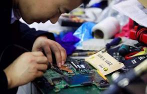 计算机软硬件全方位服务指南 故障维修、系统重装与电脑改装